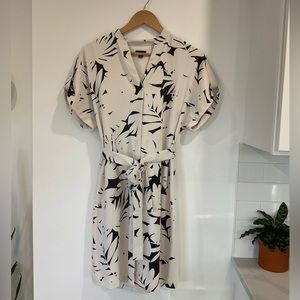 Ann Taylor short sleeve dress. White, no pockets